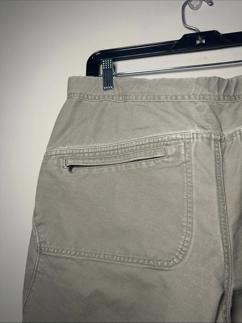 Mountain Hardware Men's Casual Cargo Shorts in Khaki with Built-In Belt